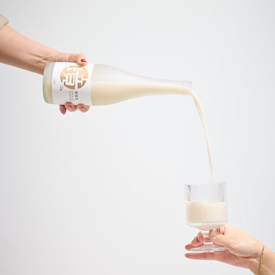 地域別送料無料 クール便発送 璄濁酒 500ml 12度 (ギョンダクシュ 12%) 1本 韓国食品 ソンシギョン ギョンマッコリ 경탁주 ギョンダクシュきょんまっこり 韓国歌手 성시경 SUNG SI KYUNG