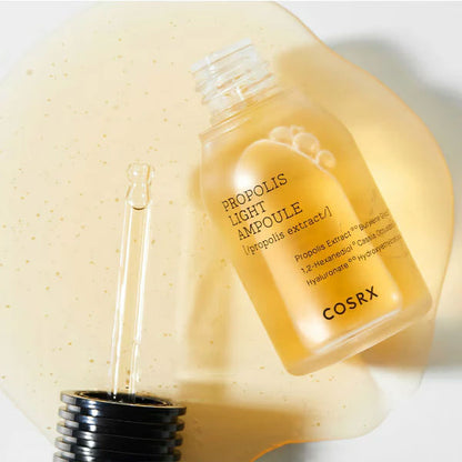 【COSRX】フルフィット プロポリス ライト セラム 30ml　韓国コスメ K-BEAUTY Kビューティー 韓国スキンケア 韓国 人気 コスメ 韓国 ブランド 脂性肌 乳液 大人肌 セラム 乾燥トラブル肌 るおい 肌 ハリ 弾力 毛穴ケア キメケア 肌荒れ防止